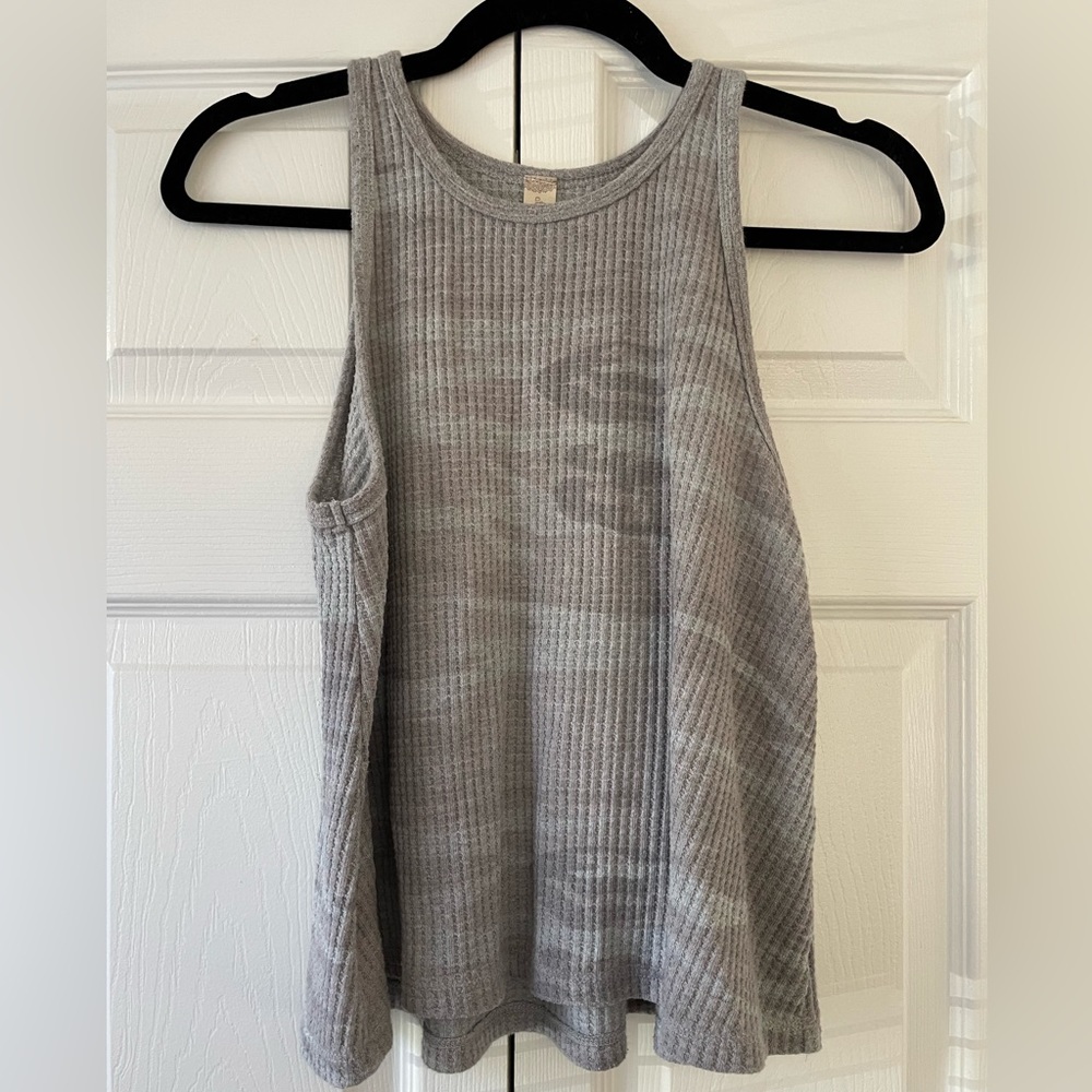 M honeycomb grey/brown camo print Altar’d State tank